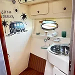 Botel Ipanema - Joli Bateau A Quai *