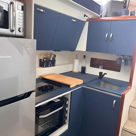 Ipanema - Joli Bateau A Quai Botel Sète