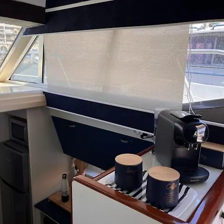 Ipanema - Joli Bateau A Quai Botel Sète