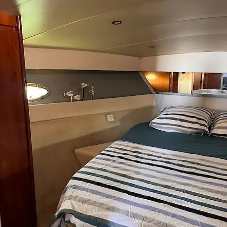 Ipanema - Joli Bateau A Quai Botel *