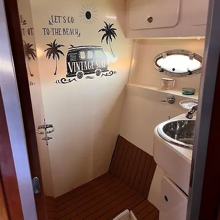Ipanema - Joli Bateau A Quai Botel *